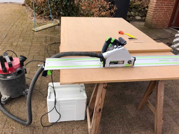 Cutting MDF for the sidewalls