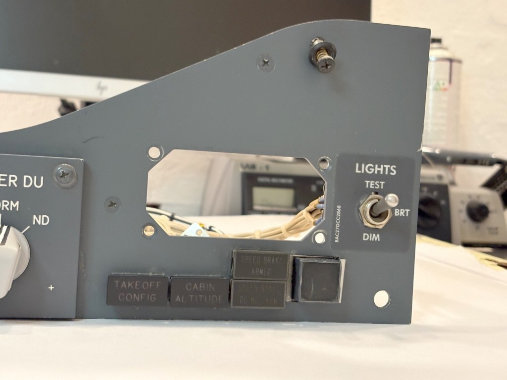 OEM panel with 4 Korry 318 annunciators and a Korry 432 for "Stab out of trim" 